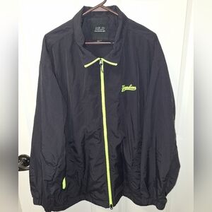A New York Yankees men's XXL windbreaker in black and neon yellow.